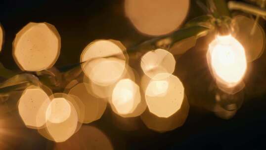 暖光光斑效果的串灯特写