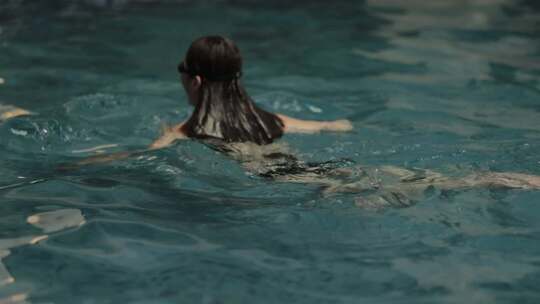 女子 女人 游泳 健身