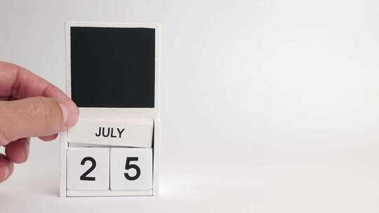07.日期为7月25日的日历和设计师的地
