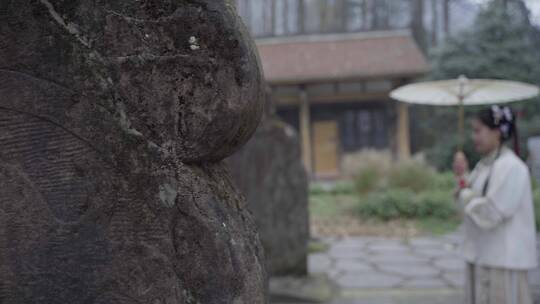 般若寺都江堰汉服妹子寺院求佛许愿上香