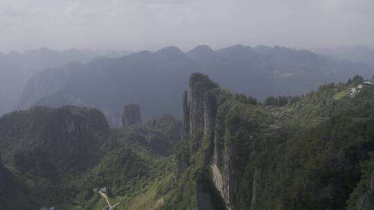 中国湖北恩施大峡谷风景区大气磅礴山峦悬崖