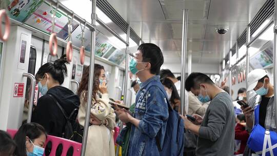 4K重庆疫情下的城市-地铁坐轻轨的人流视频素材模板下载