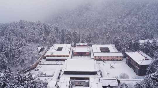 航拍天台山华顶讲寺古建筑鸟瞰雪景