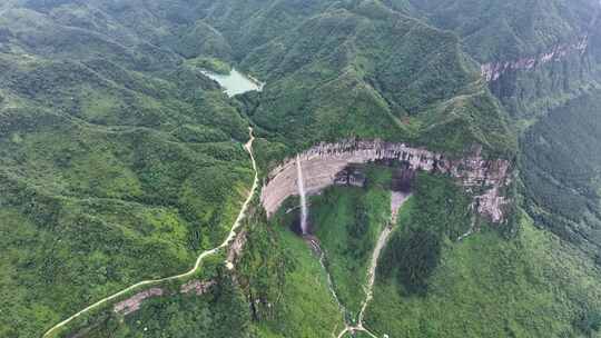 航拍美丽中国喀斯特地貌高山、森林、瀑布