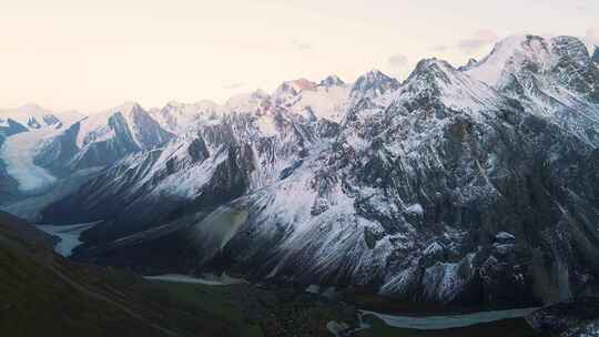 新疆天山山脉雪山山峰山脉航拍风景