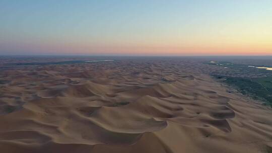 内蒙古阿拉善腾格里沙漠日出航拍