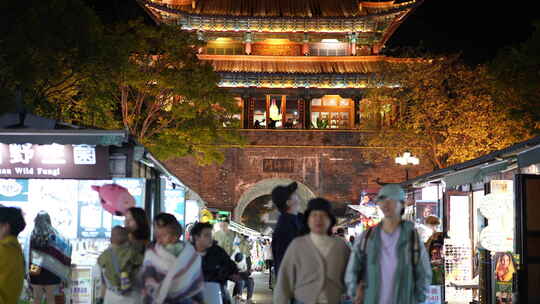 大理大理古城夜景夜市繁华热闹城市视频素材模板下载