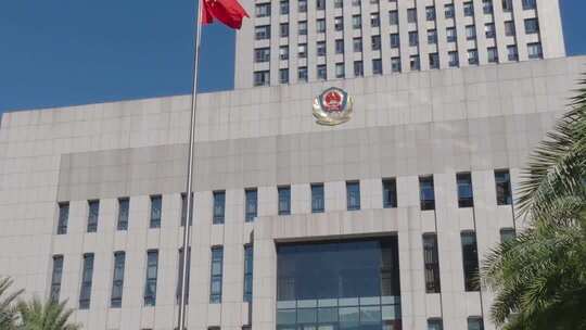 温州市公安局大楼前飘扬的五星红旗