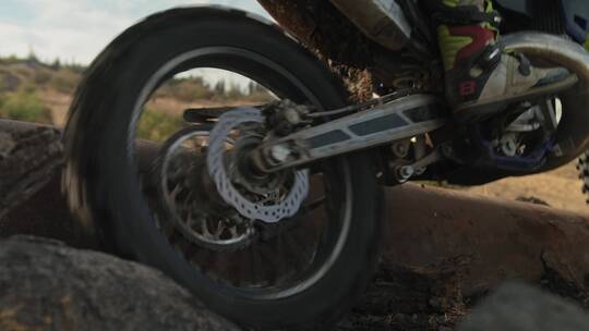 摩托车轮子的特写视频素材模板下载