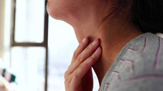 扁桃体发炎喉咙和嗓子痛