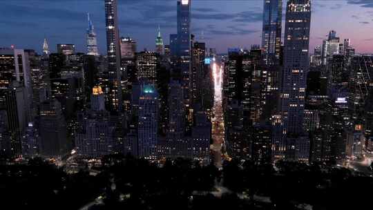 纽约时代广场曼哈顿摩天大楼夜景灯光街道视频素材模板下载