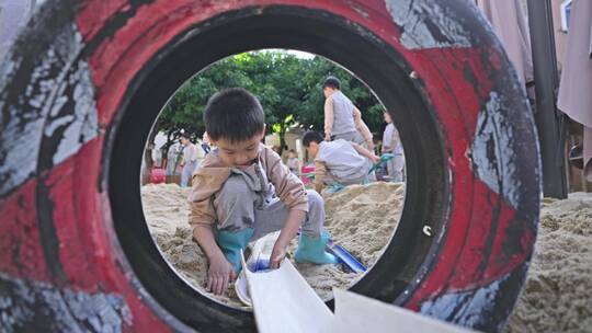 幼儿园亚洲小孩玩耍视频