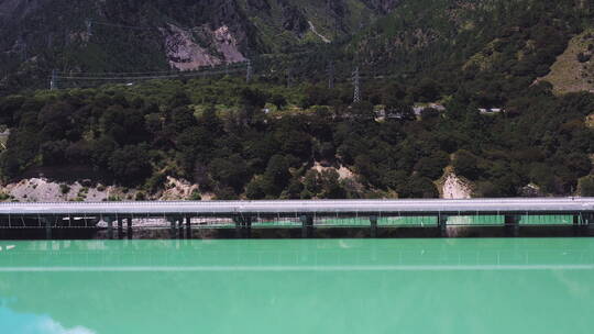西藏林芝318国道网红桥