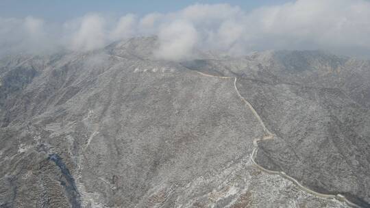 航拍 雪后的慕田峪长城