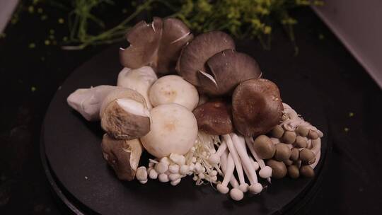 火锅蘑菇拼盘菌类拼盘