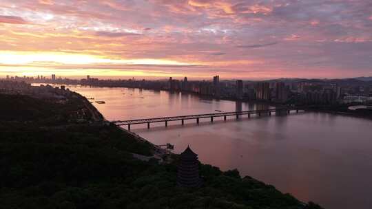 钱塘江大桥火车朝霞杭州