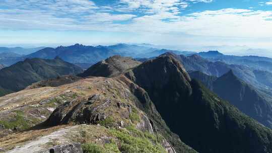 悬崖峭壁大好河山