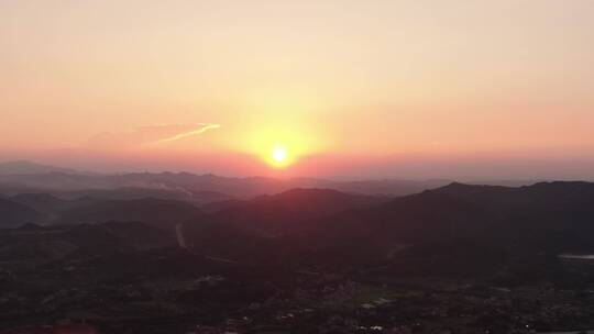 航拍山川日落晚霞夕阳西下