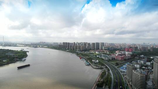 上海黄浦江岸码头风光