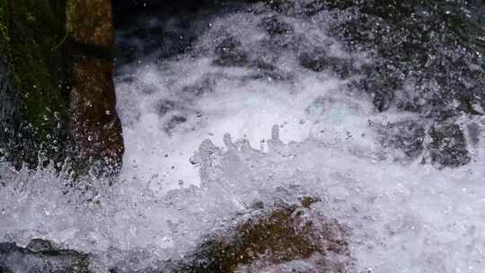 河边流水河流河水小溪山泉泉水流体液体水流