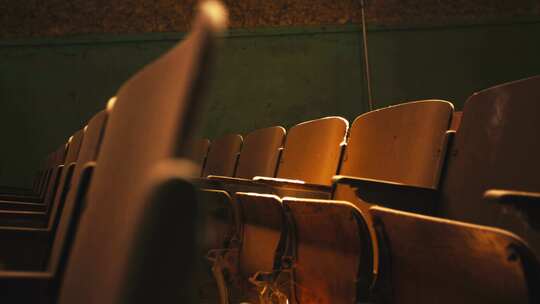 怀旧椅子-回忆旧电影院-旧时光剧院视频素材模板下载