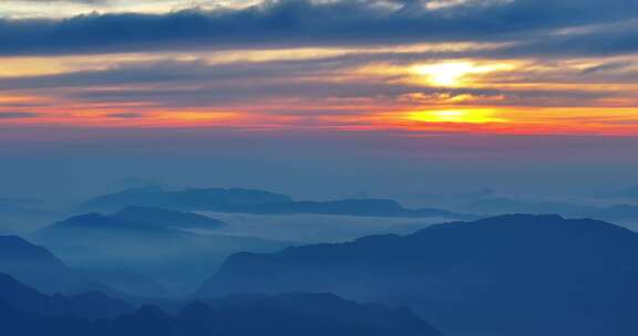 云南自然风光大山山上景观高山峡谷