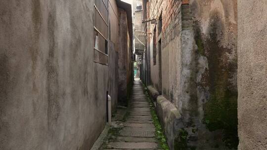 老旧狭小的巷子