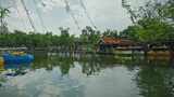 公园游船翠湖划船阴天儿童游玩3702高清在线视频素材下载