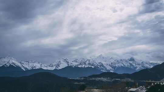 云海下的梅里雪山