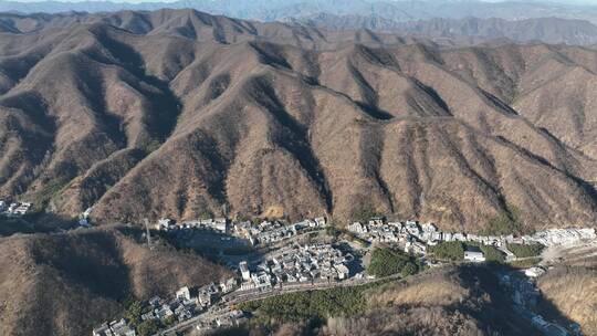 航拍山脉地质公园沟壑峰峦风光雄威高山湖泊