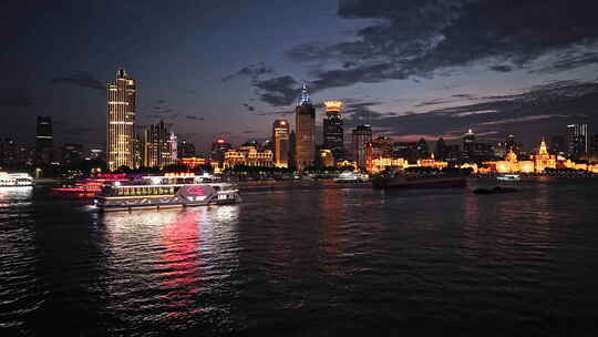 上海外滩黄浦江上游轮夜景航拍