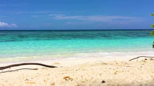 马尔代夫白色沙滩与大海4K风光
