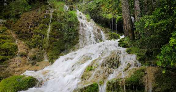 山涧流水