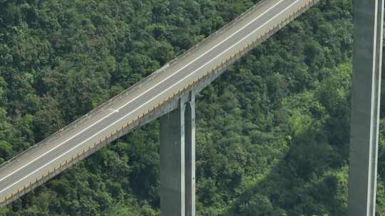 4K 高速公路航拍大山高架桥