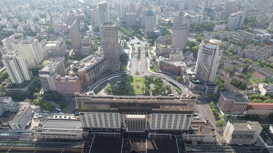 杭州老城区城站火车站大楼和城市风光航拍