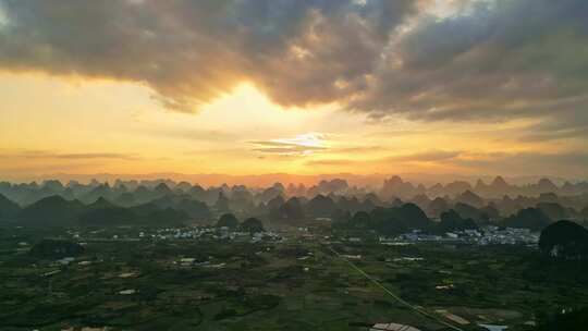 航拍桂林葡萄喀斯特风景风光山水日落视频素材模板下载