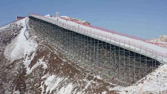 内蒙古呼和浩特马鬃山滑雪场缆车雪景航拍