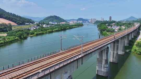 高铁和谐号两车交汇大气航拍