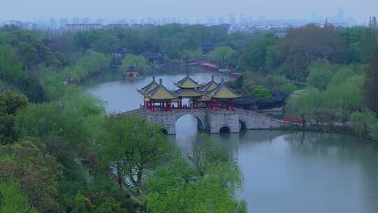 航拍烟雨江南扬州瘦西湖风景区