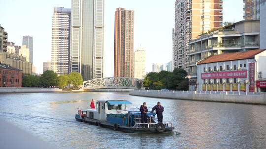 上海外滩苏州河高楼城市游船