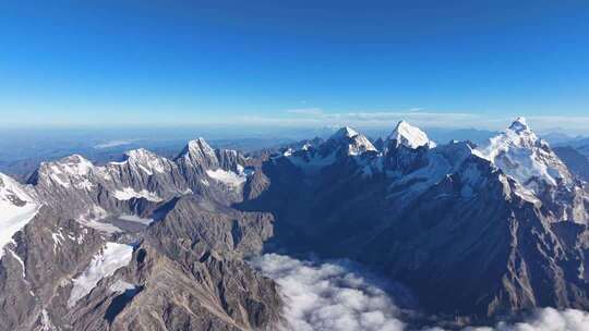 航拍横断山脉爱德嘉雪山云海雪山风光