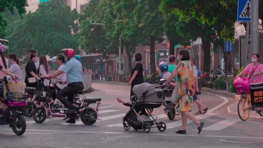 上下班繁忙城市街道