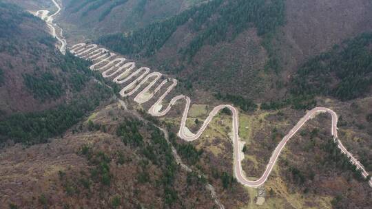 四川国道G544至神仙池路段的28道拐视频素材模板下载