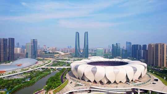 中国浙江杭州奥体中心体育场和杭州之门航拍