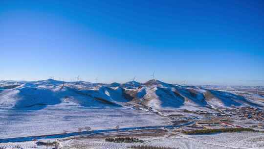 冬季内蒙古乌兰布统蓝天白云雪景