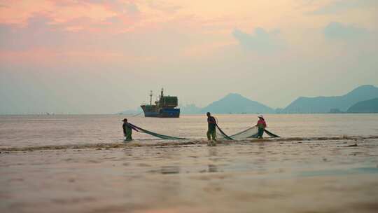 海浪沙滩 渔民海边整理渔网 渔家女