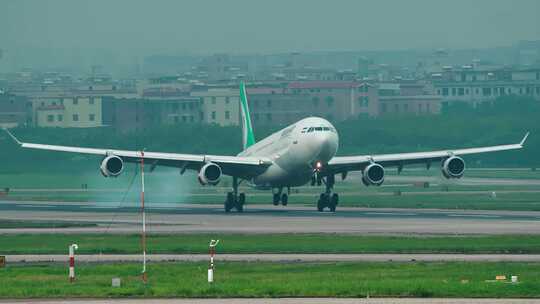 马汉航空空客A340在广州机场降落