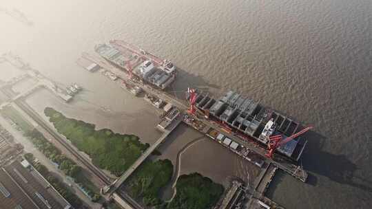 上海外高桥造船厂码头