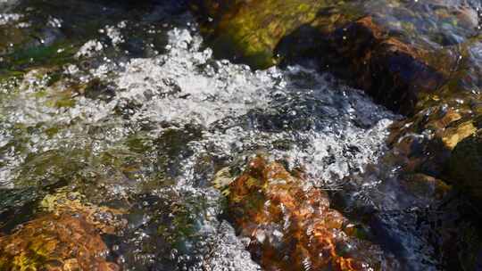 清澈纯净溪流山泉水