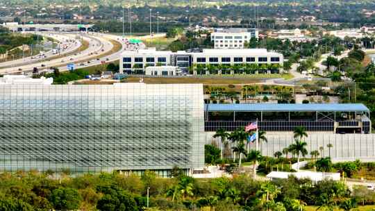 无人机视频联邦调查局FBI大楼米拉马尔佛罗里达州视频素材模板下载
